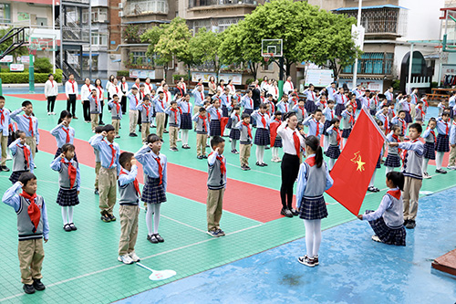 玉溪聂耳小学举行少先队新队员入队仪式.jpg